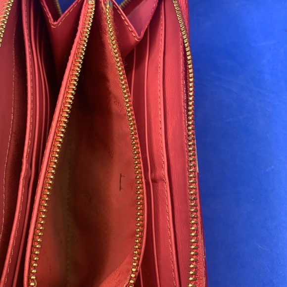 BURBERRY Peony Rose Printed Haymarket Check Coated Canvas Zip around zip… - Picture 10 of 14